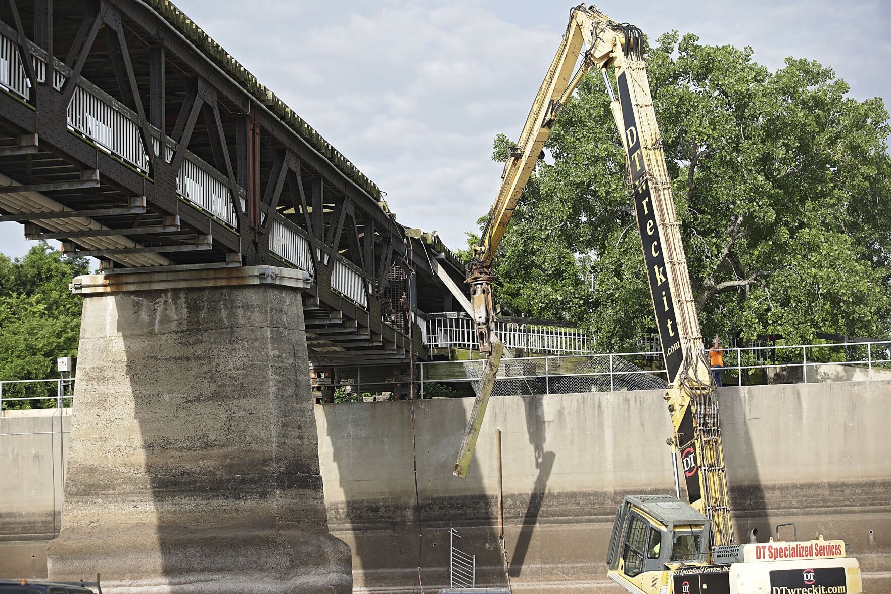 Pedestrian Bridge Demolish